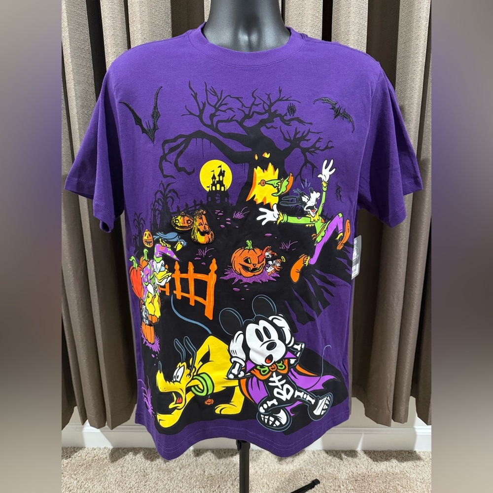 New Disney Mens Mickey Mouse & friend Halloween purple short sleeve shirt Medium
